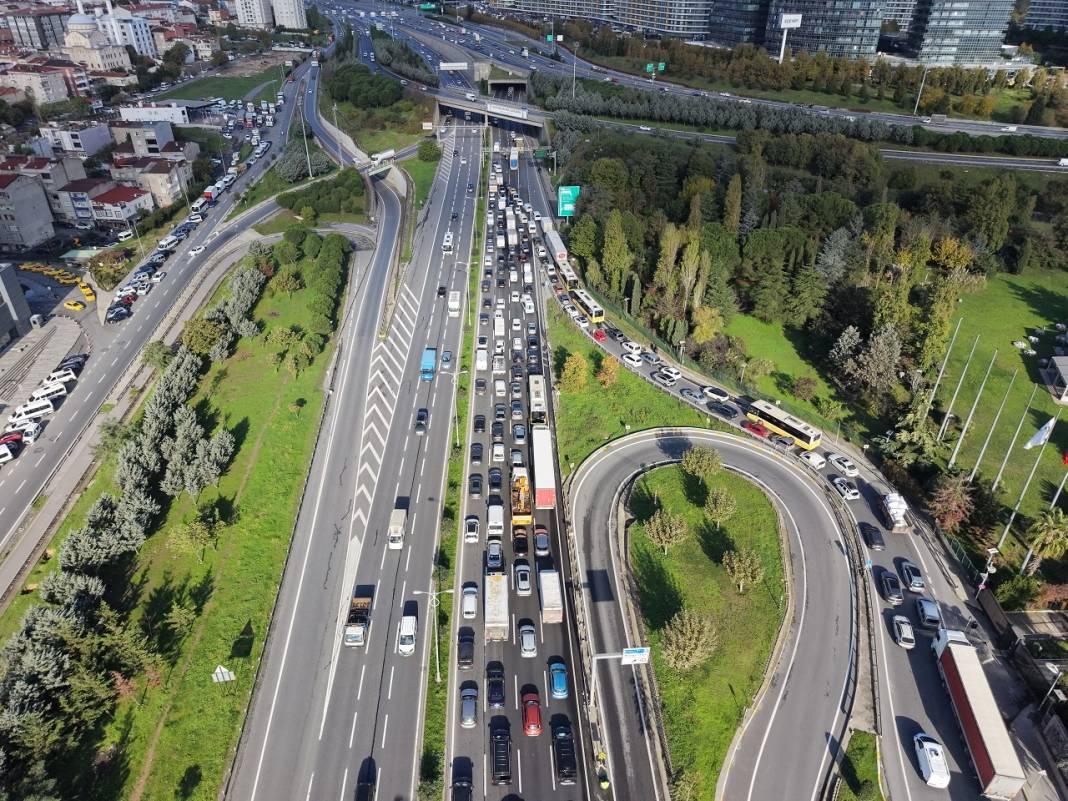 Büyük kaza! Trafik durdu 1